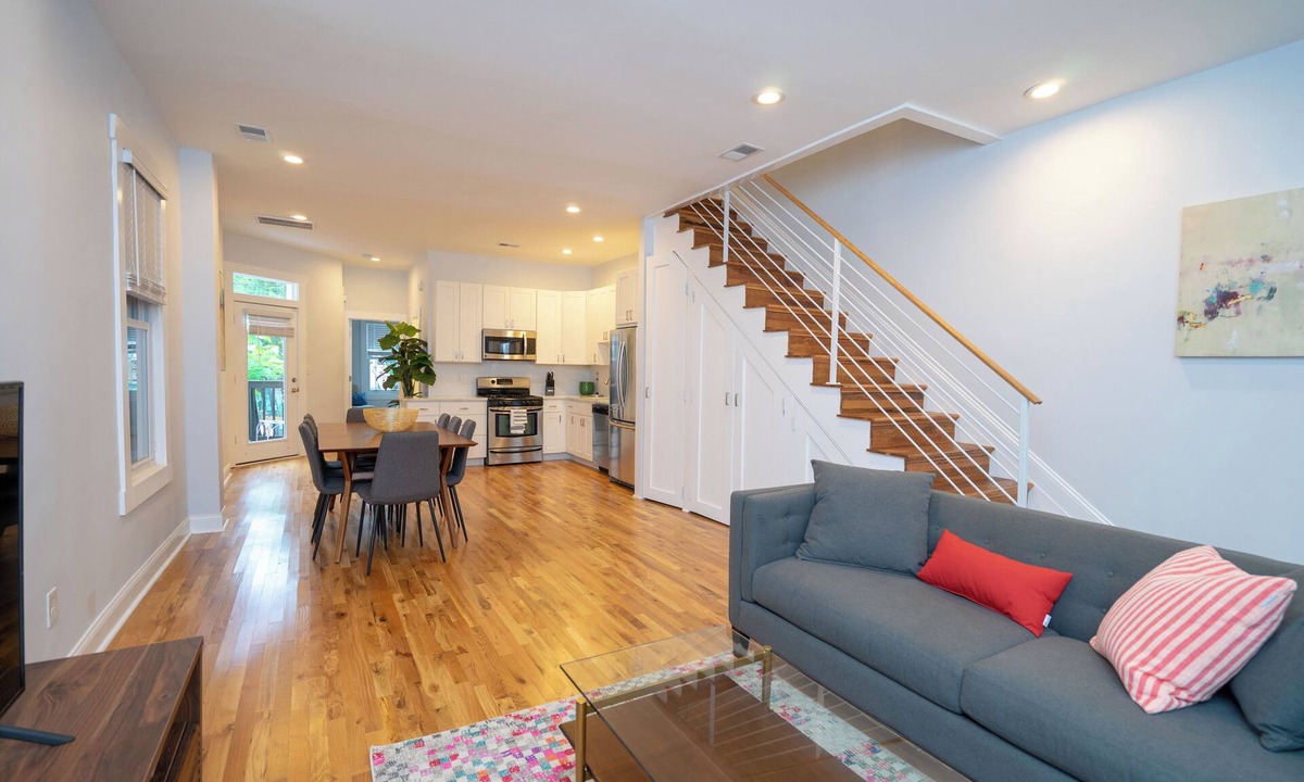 Park View House | Modern 4BR Columbia Heights Gem Walk 2 Metro & Shops with Parking
