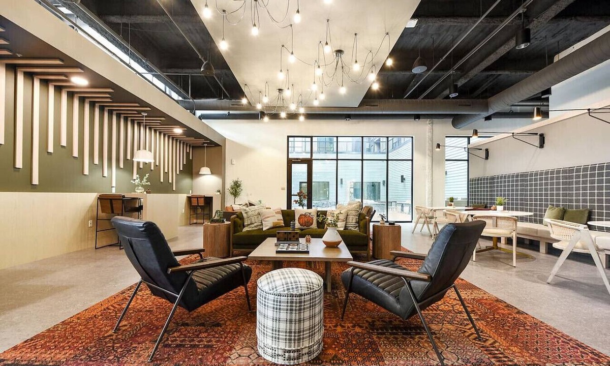 East Liberty Apartment | Modern Apt w/HULU, Gym & Parking Near Restaurants