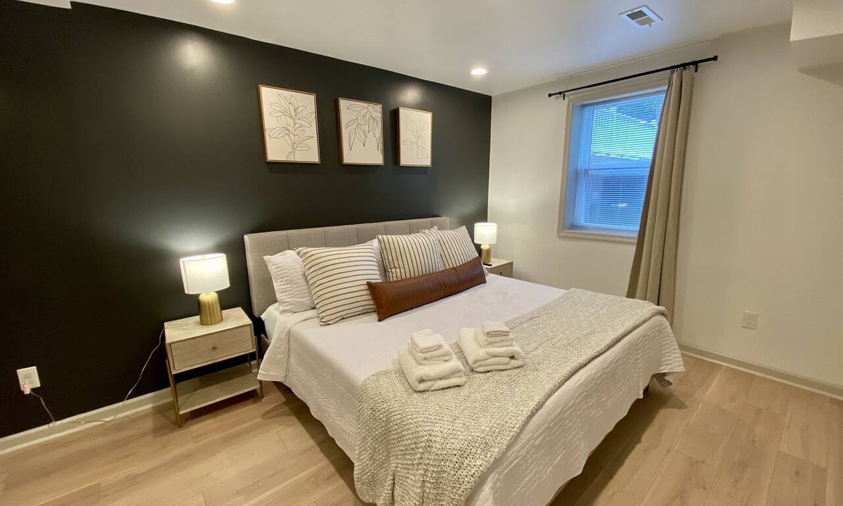 Cherrydale Apartment | Modern Basement 1 King Bed with No Stairs