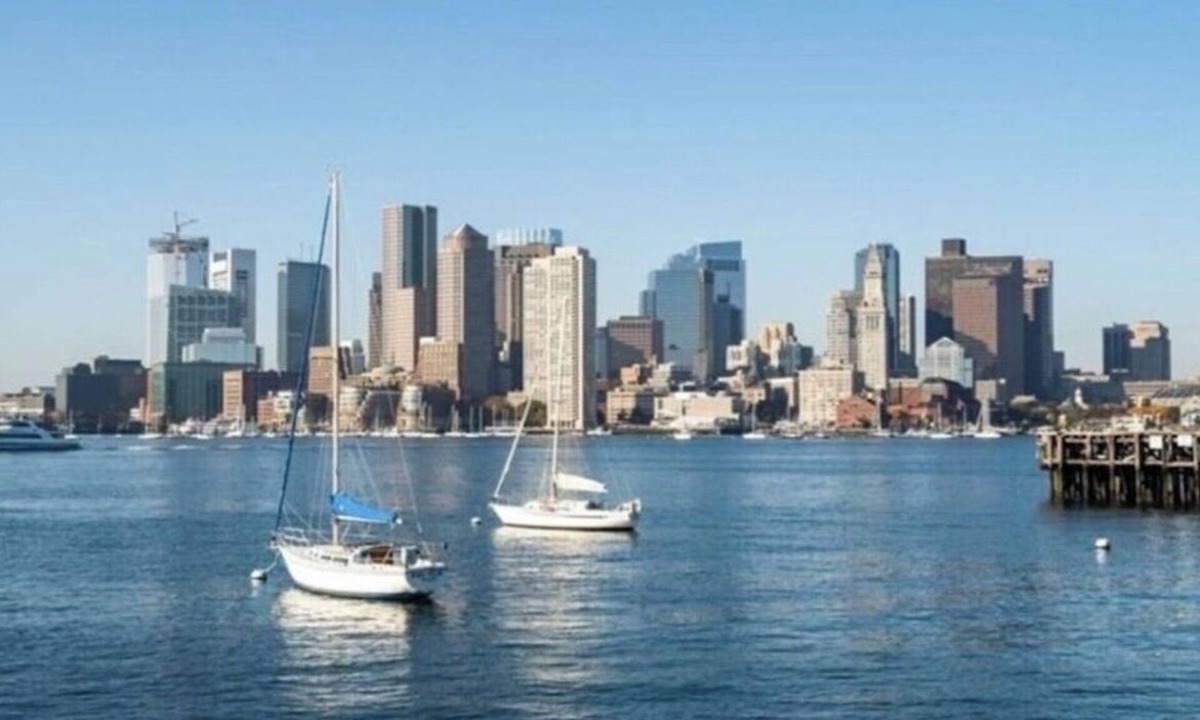 Eagle Hill Apartment | Modern Boston Apartment - Private Roof Deck, Laundry, AC, minutes from airport