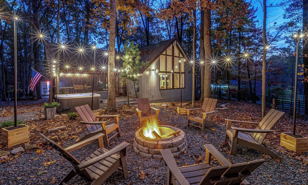 The Woods Cabin | Modern Cabin - w/Hot Tub, Arcade, Fire Pit & Pets + Pool/Pickleball/Gym Access