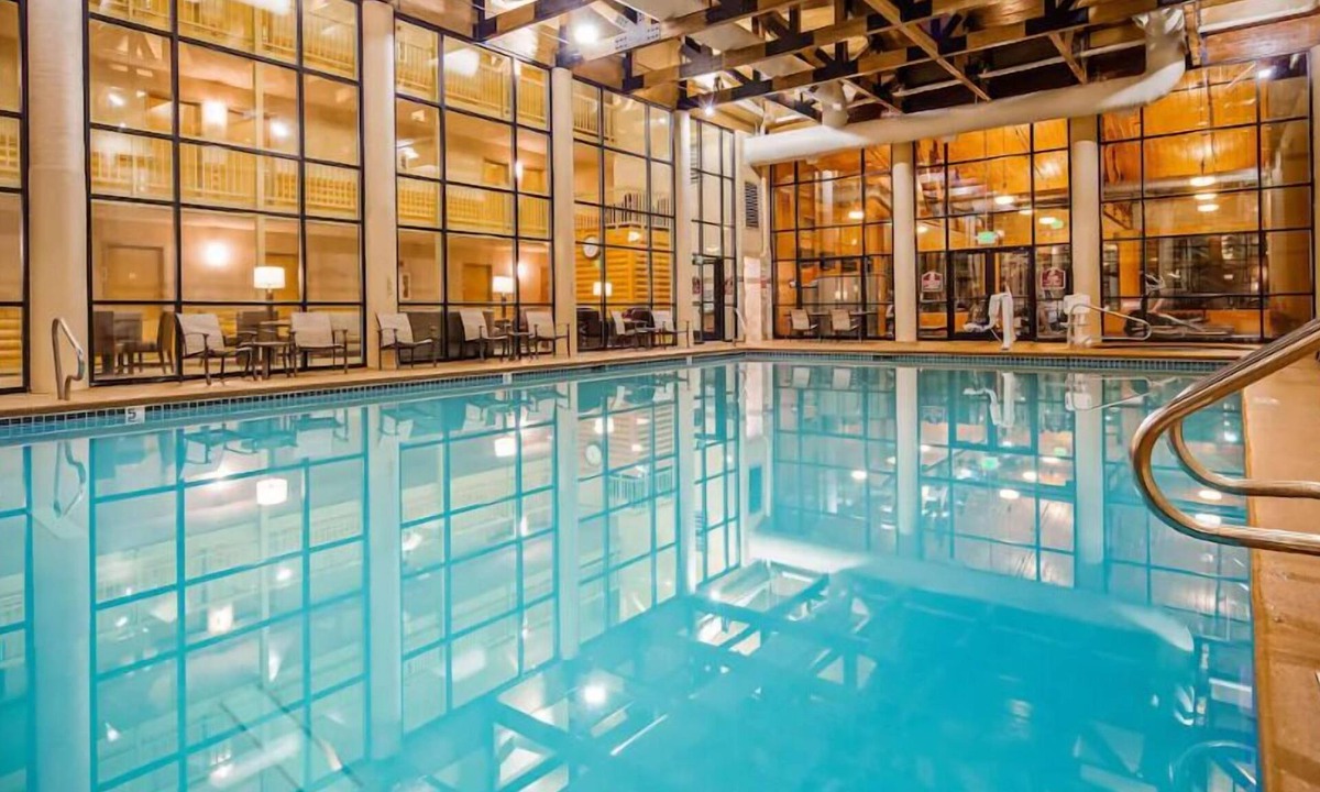 Bryce Canyon Hotel | Modern Elegance in the Heart of Utah! Indoor Pool, Free Breakfast, Free Parking!