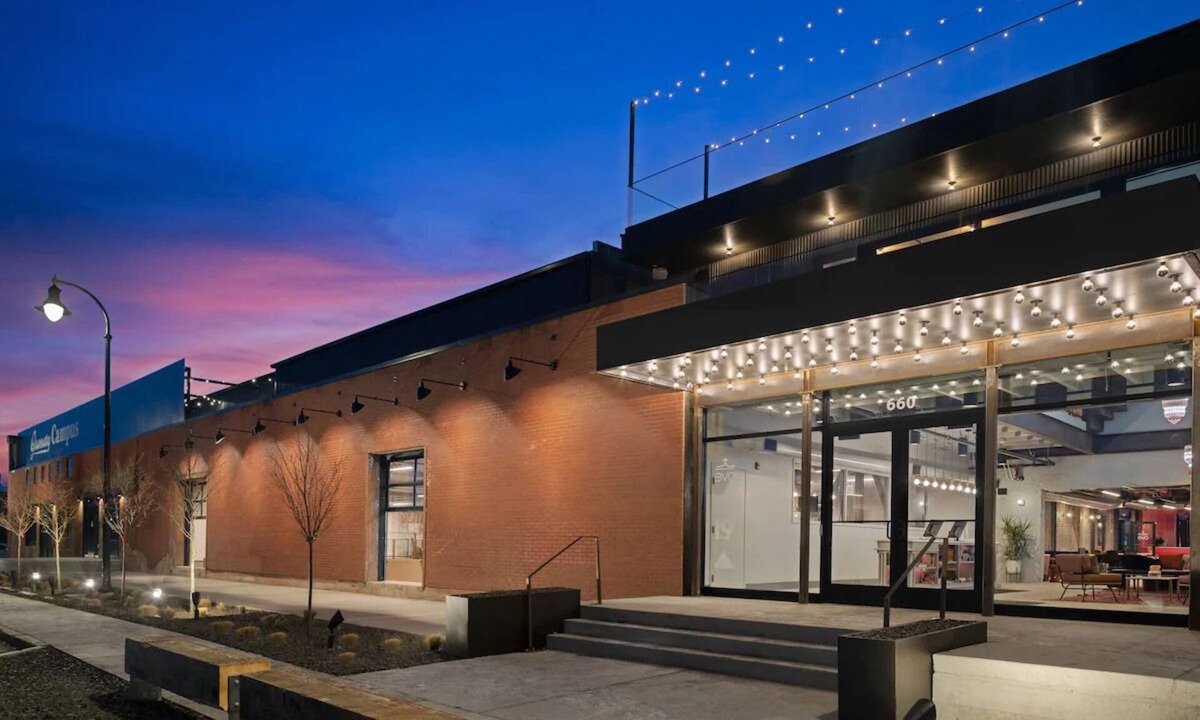 People's Freeway Hotel | Modern evo Comfort, Your Outdoor Adventure Base, Free Parking!