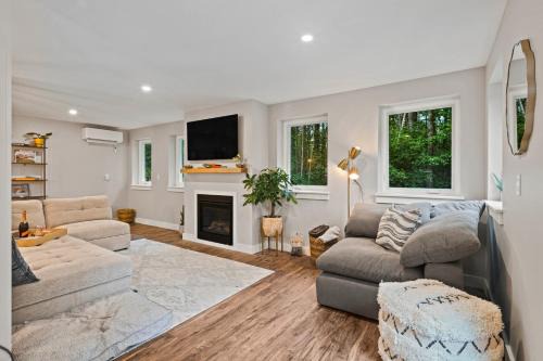Saco House | Modern Gem on 15 Acres, 5 Mi to Old Orchard Beach!