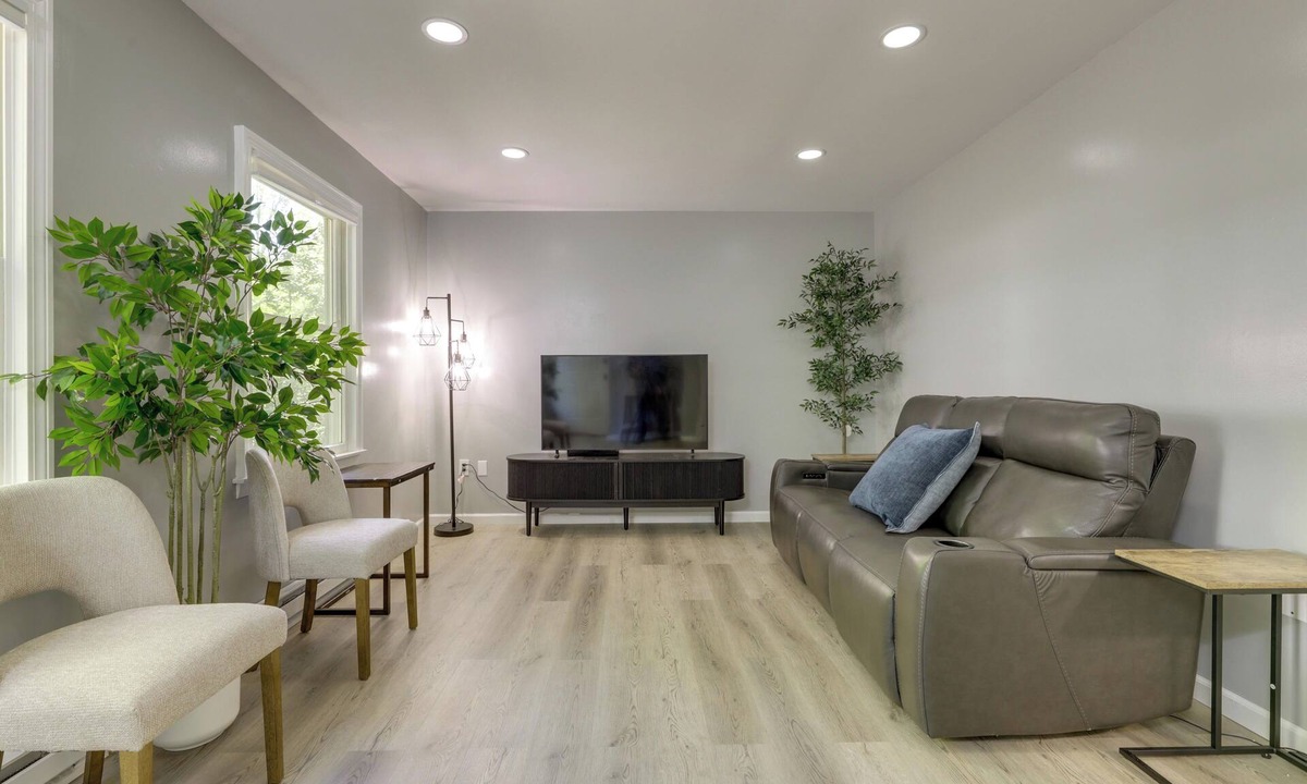 Groton House | Modern Home Minutes to Mystic, Casinos and Ocean