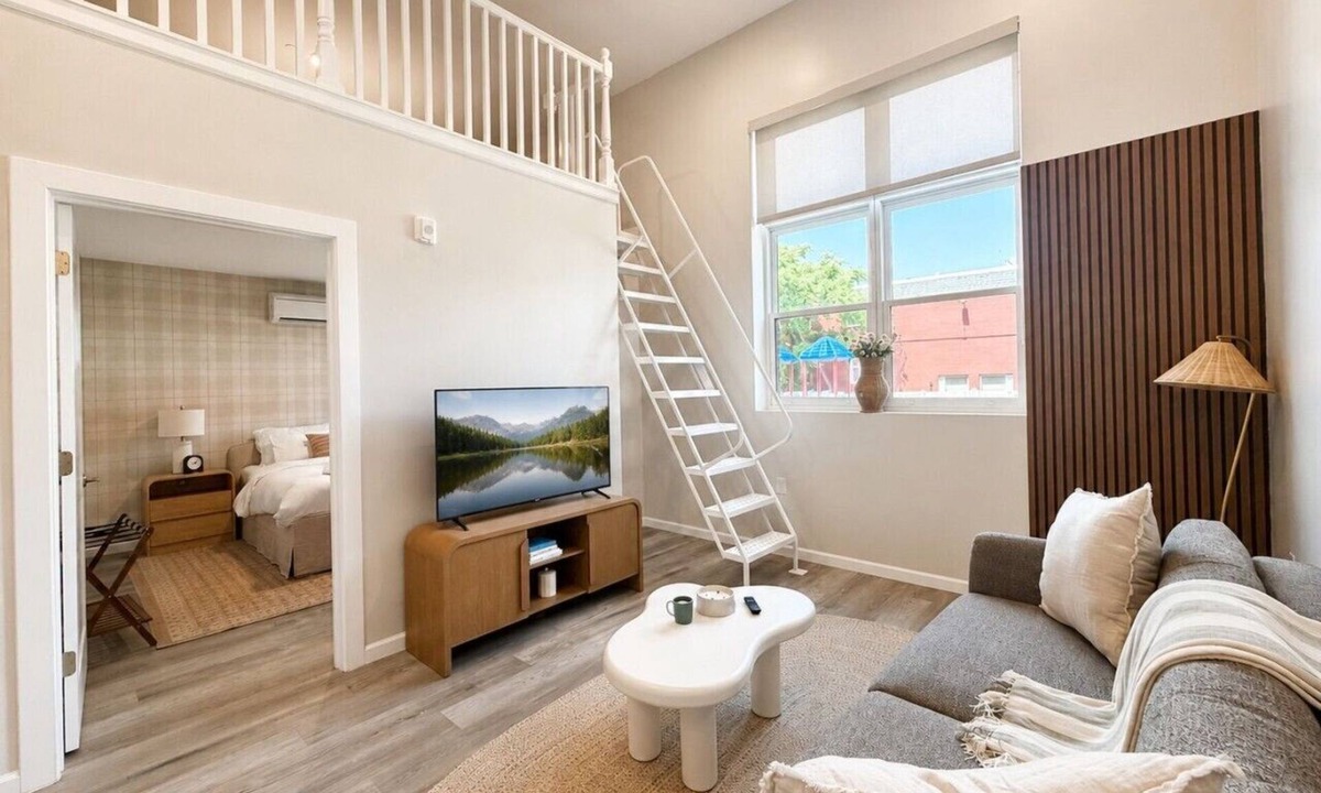 Mill River Apartment | Modern Loft Near Yale |Wooster Sq| 5 Star Location