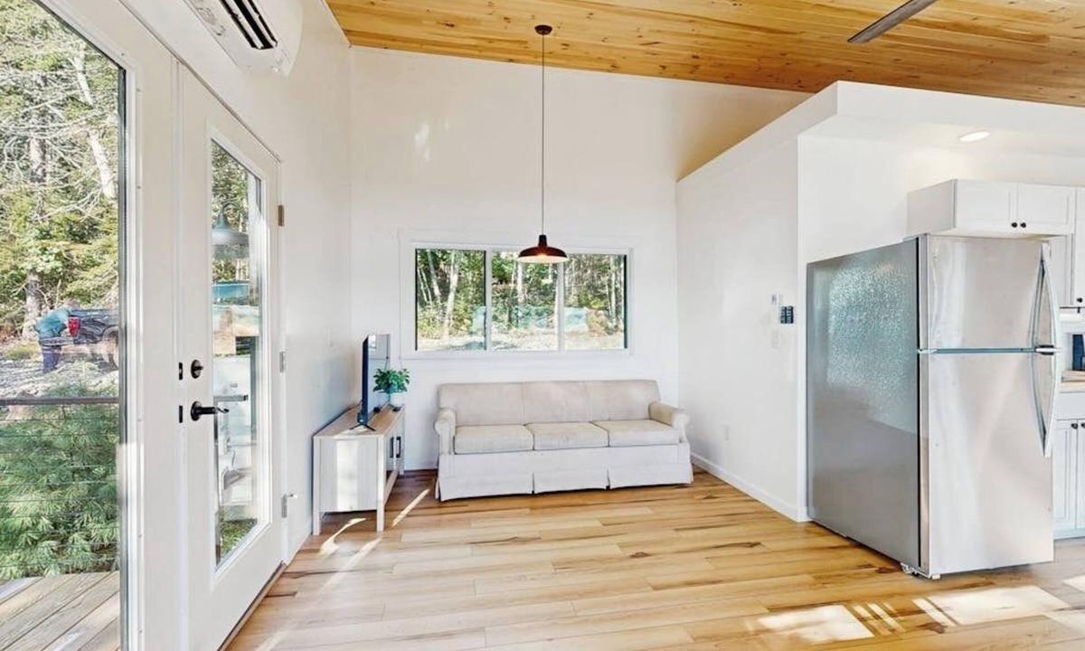 Sandy Point Cabin | Modern Maine cottage with river views, deck, and a convenient washer/dryer