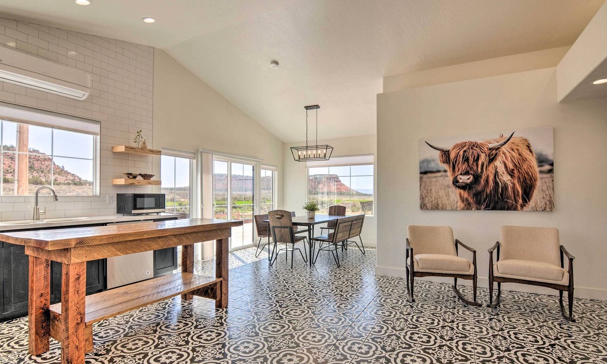 Kanab House | Modern Ranch House with Panoramic Red Butte Views