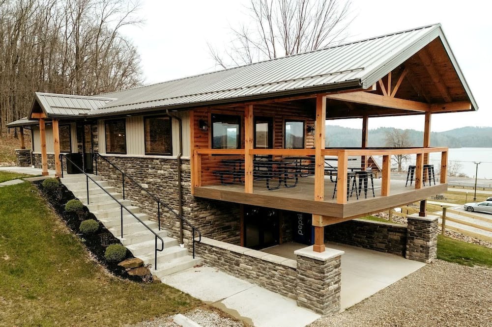 Scio Cabin | Modern Spacious Cabin near Tappan Lake with Jacuzzi and Panoramic Views in Ohio