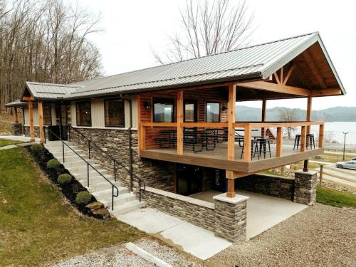 Scio House | Modern Spacious Cabin near Tappan Lake with Jacuzzi and Panoramic Views in Ohio