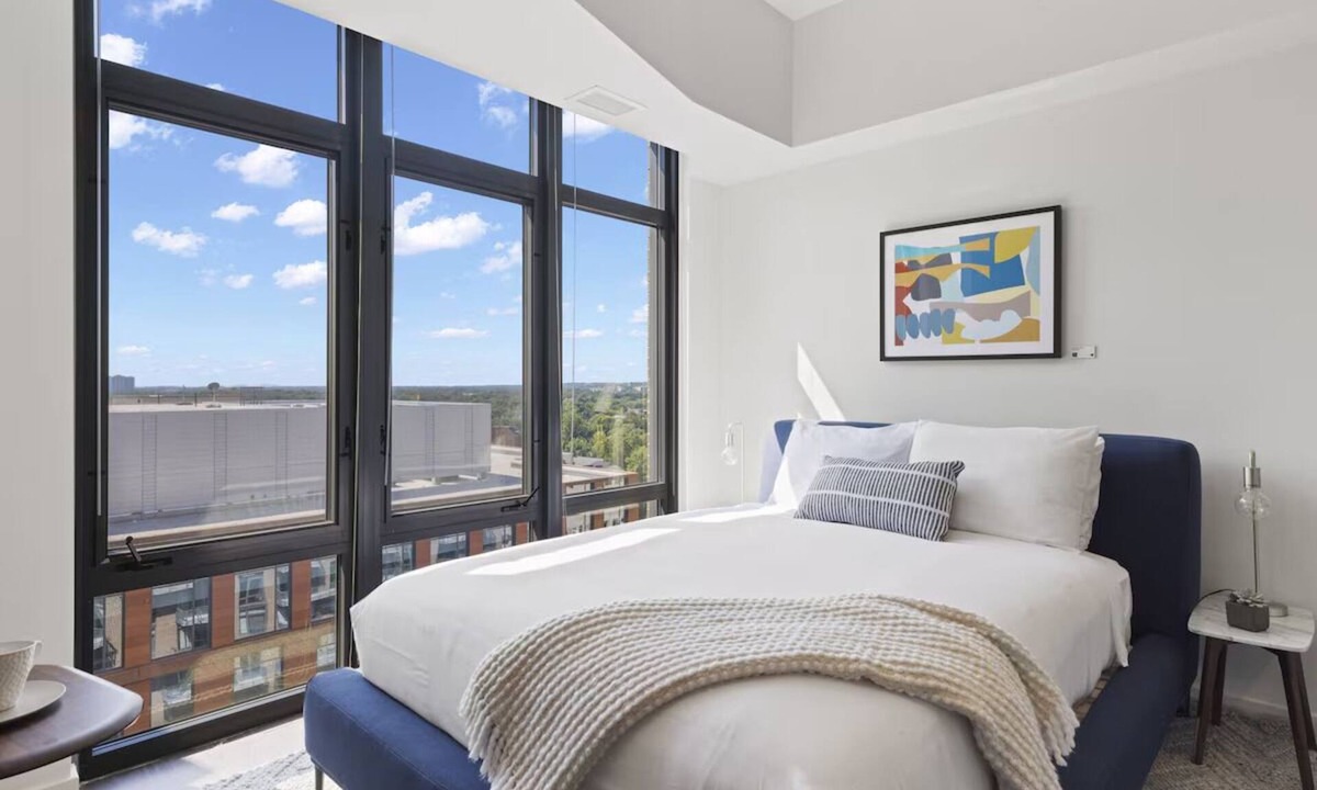 Bluemont Hotel | Modern Studio Near Ballston-MU Metro | Walk to Dining & Parks in Minutes