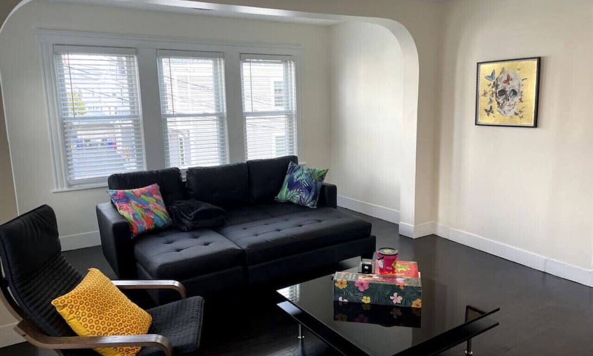 Stoneham Condo | Modern Three Bedroom Condo - Near Boston