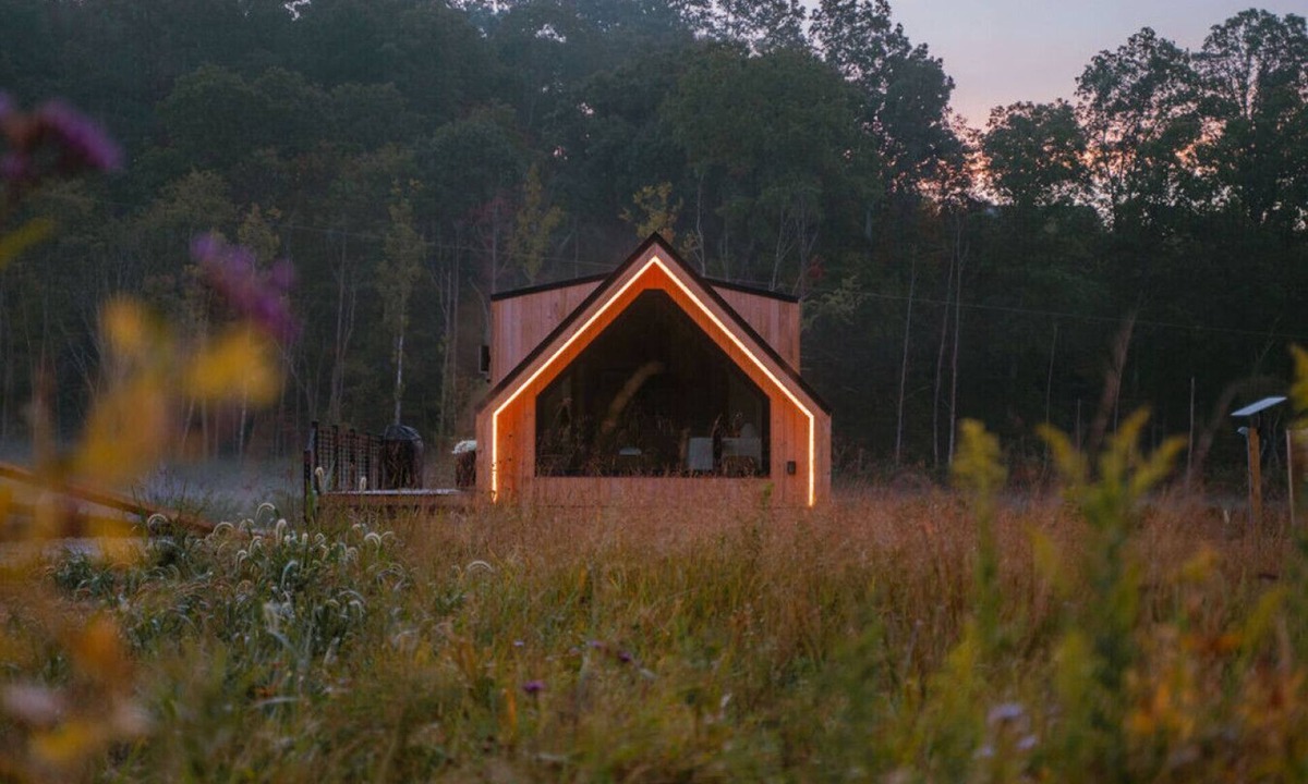 New Plymouth Cabin | Modern Tiny Cabin + Hot Tub | Fire Pit in the Hocking Hills!