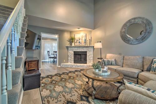 Overland Park House | Modern Townhome w/Fireplace: Near Stoll Park
