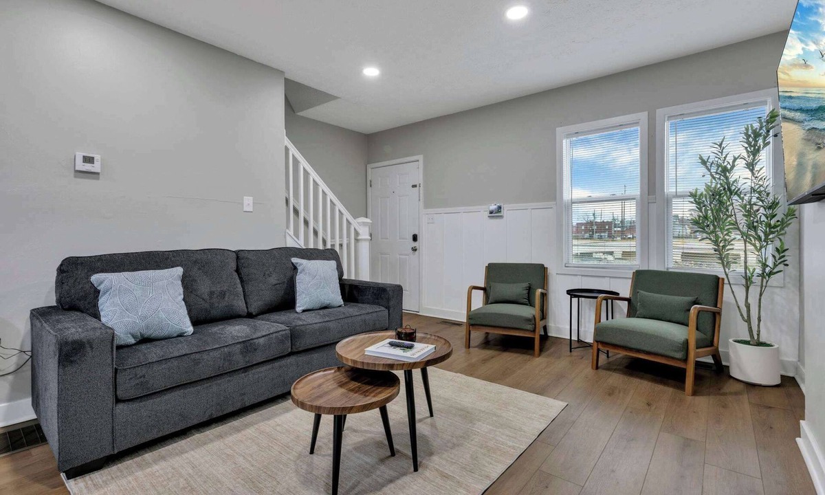 Olde Towne East Apartment | Modern Townhouse in Historic Building Walk to Downtown