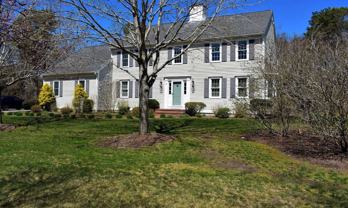 Dennis House | Modern upscale 5 bedroom home, close to Mayflower Beach!