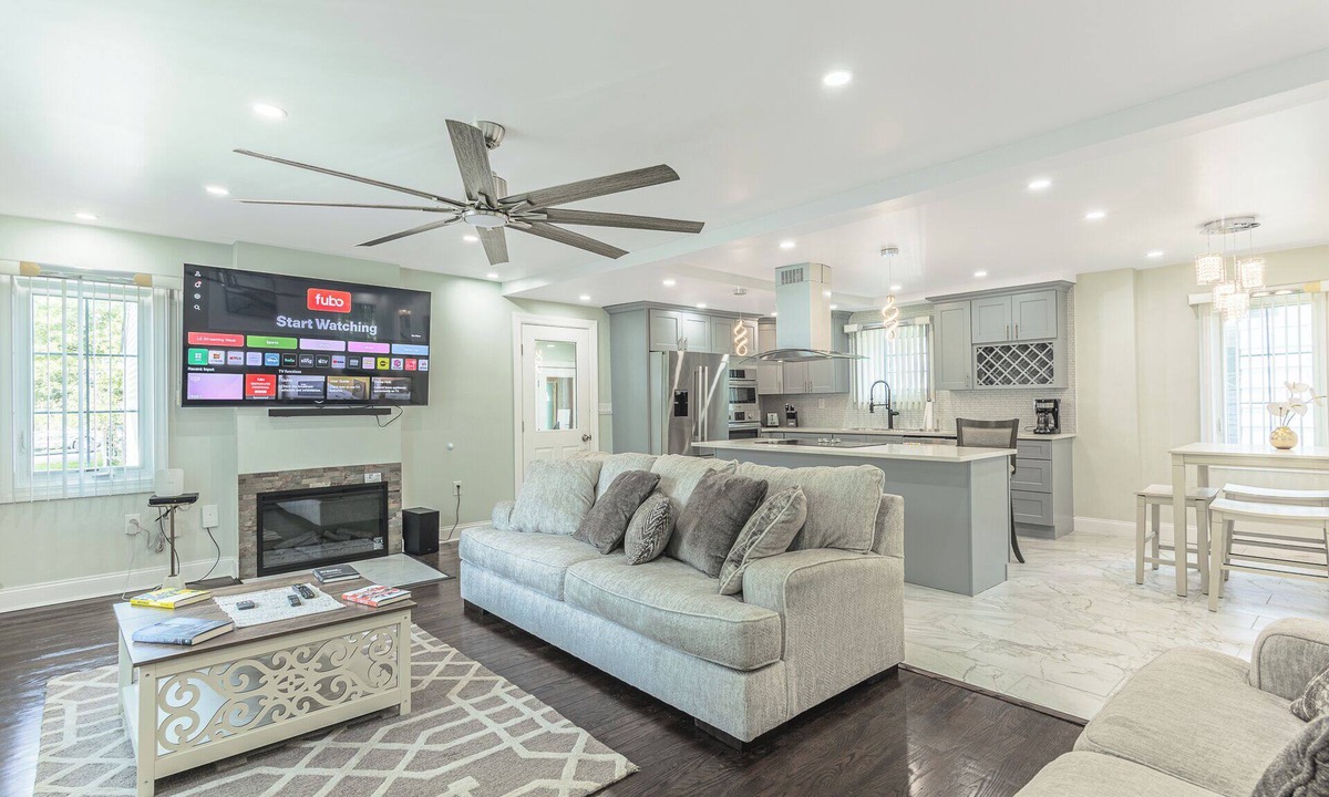 Norwich House | Mohegan Park Escape – Near Casinos – Spacious 4BR House