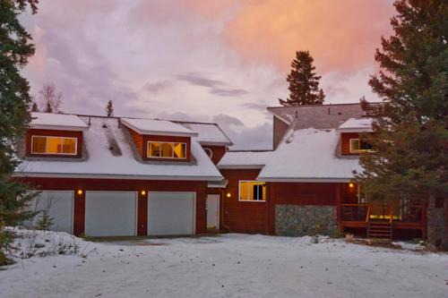 Rabbit Creek House | Moosedance 2 bedroom suite, beautiful views