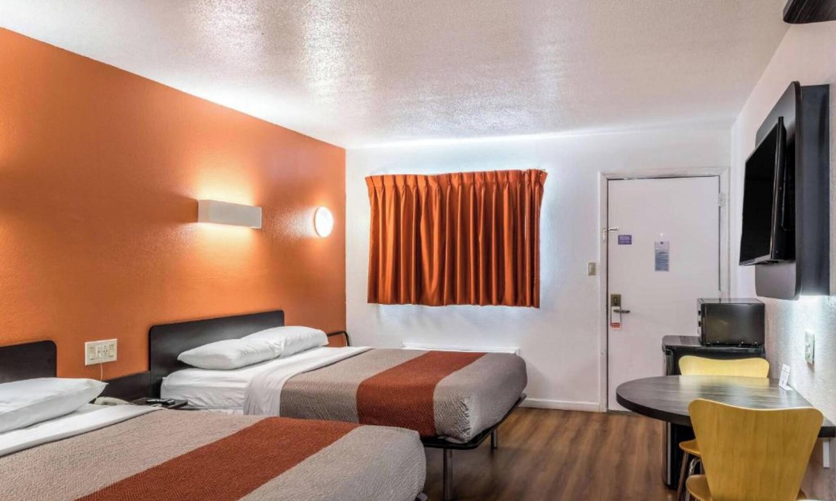 Downtown Baltimore Hotel | Motel 6 Baltimore, MD