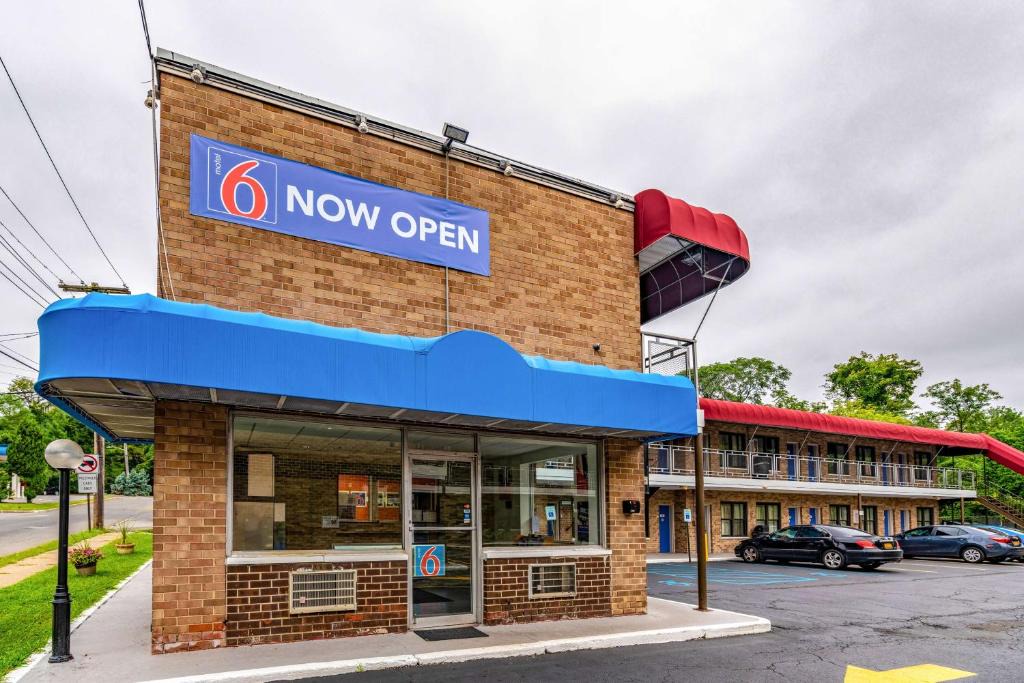 Elmsford Hotel | Motel 6-Elmsford, NY - White Plains
