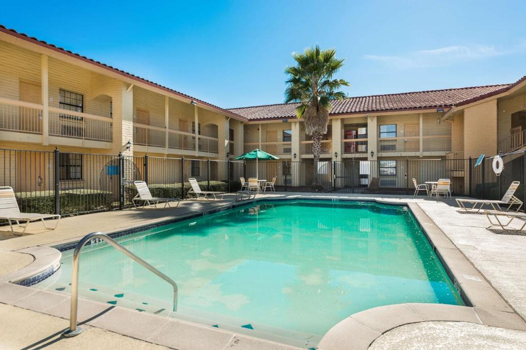 Monroe Hotel | Motel 6-Monroe, LA