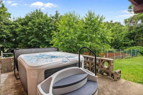 Mount Washington House | Mount Washington Home with Private Deck Sleeps 16