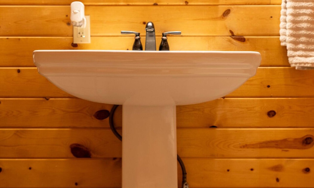 Elkins Cabin | "Mountain Escape: The Moose - Sleeps 8 Guests!"