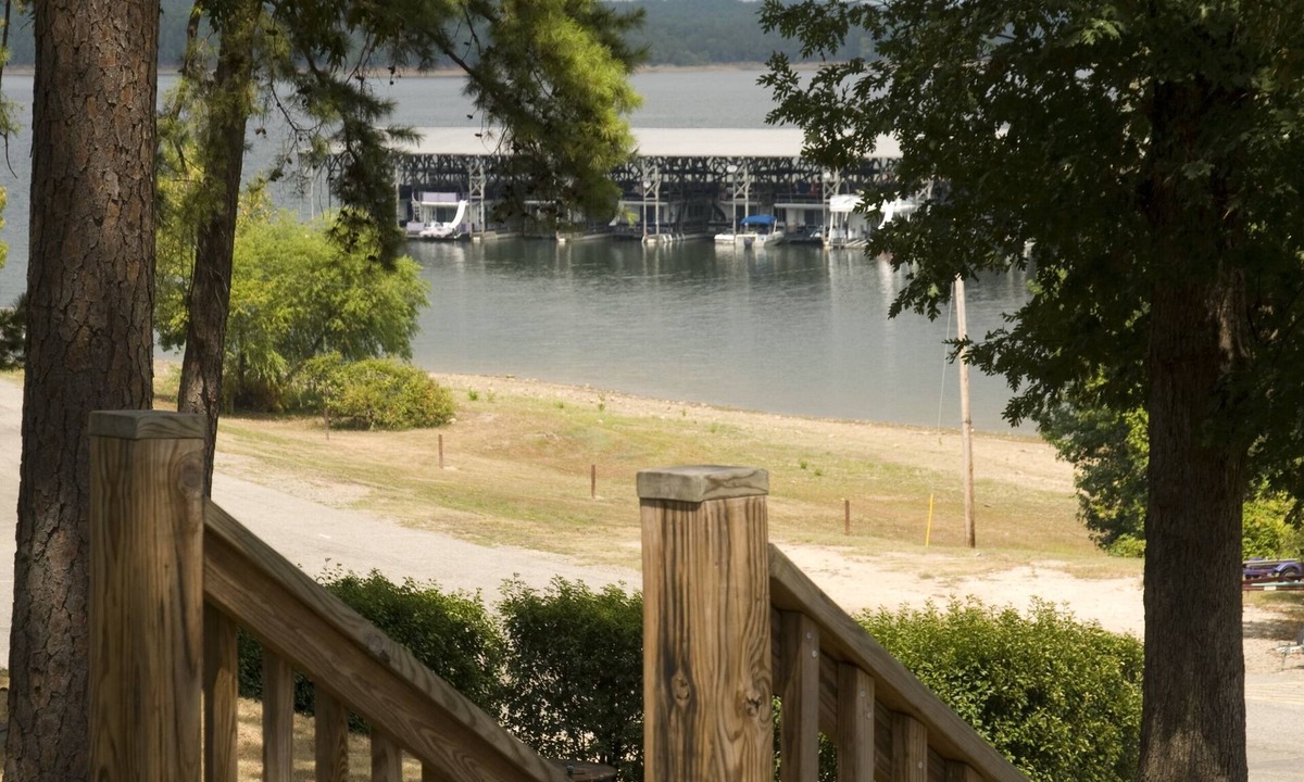 Mount Ida Hotel | Mountain Harbor Queen Guest Room on Lake Ouachita by RedAwning