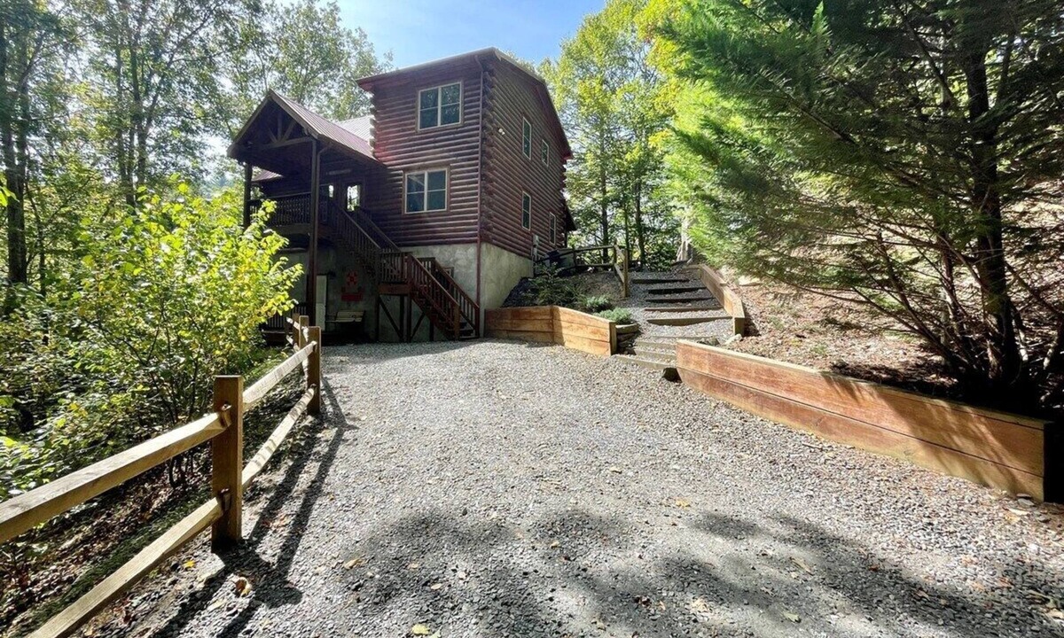 Lansing House | Mountain Lair - Riverfront, Game Room, Dog Friendly, WIFI, Firepit, Fireplace