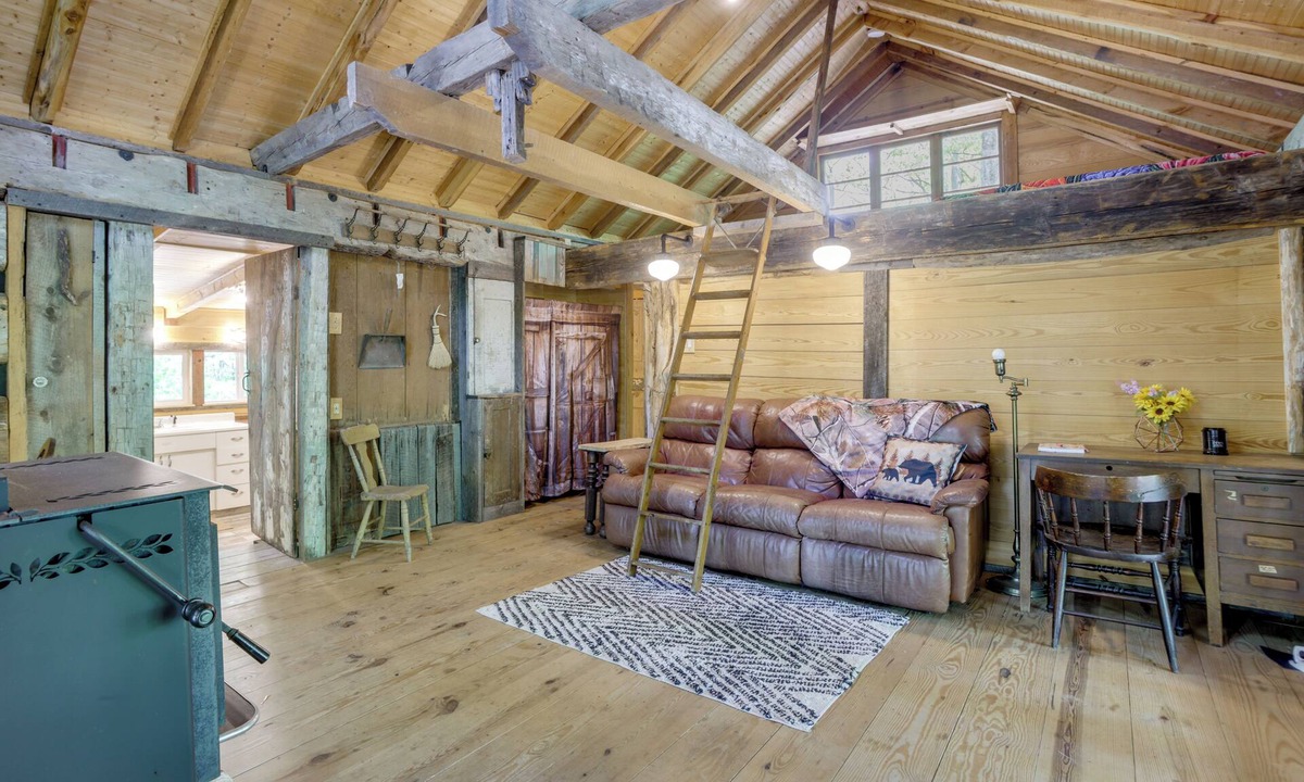 Maysville Cabin | Mountain Tree House w/Views in Maysville