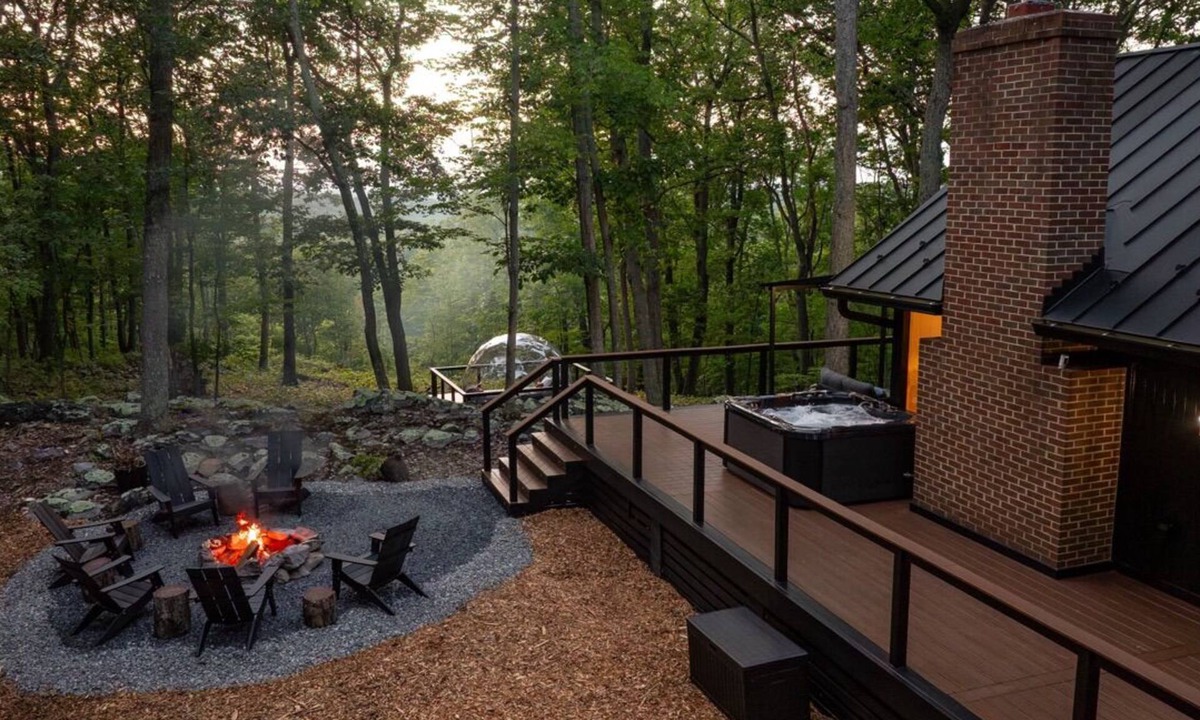 Bluemont Ski Chalet | Mountain View + Hot tub + Sauna + Yoga + Trails + Wineries + Geodesic stargazing dome