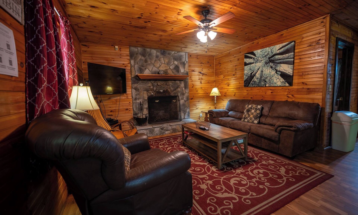 Hico Cabin | Mountaineer Cabin 3 - Hot Tub & Fireplace close to New River Gorge National Park