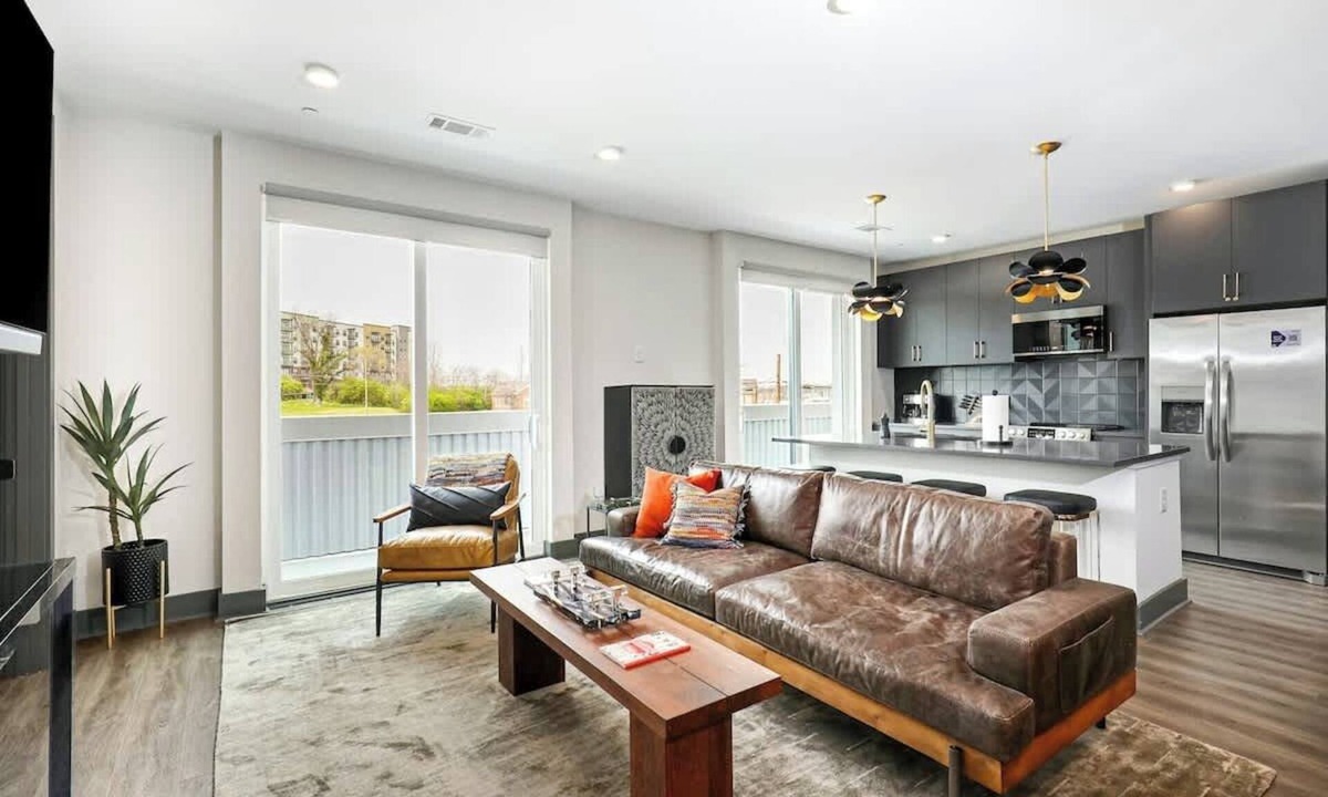 Rolling Mill Hill Apartment | Muse Contemporary second-floor condo with high-speed WiFi, central AC & balcony