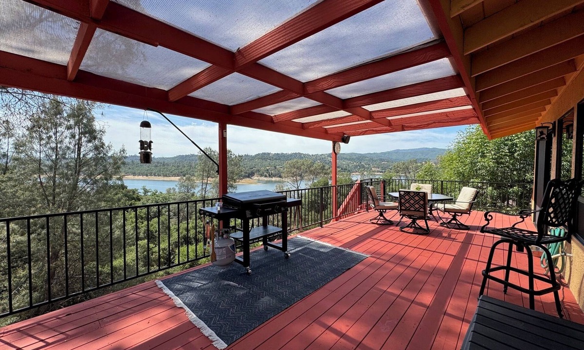 Oak Shores House | Naci Lakeview Retreat with Game Room!