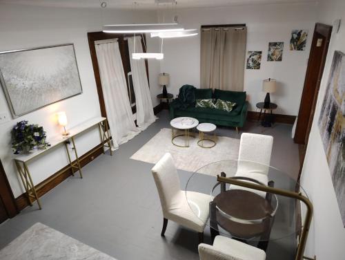 Akron House | Nash Place