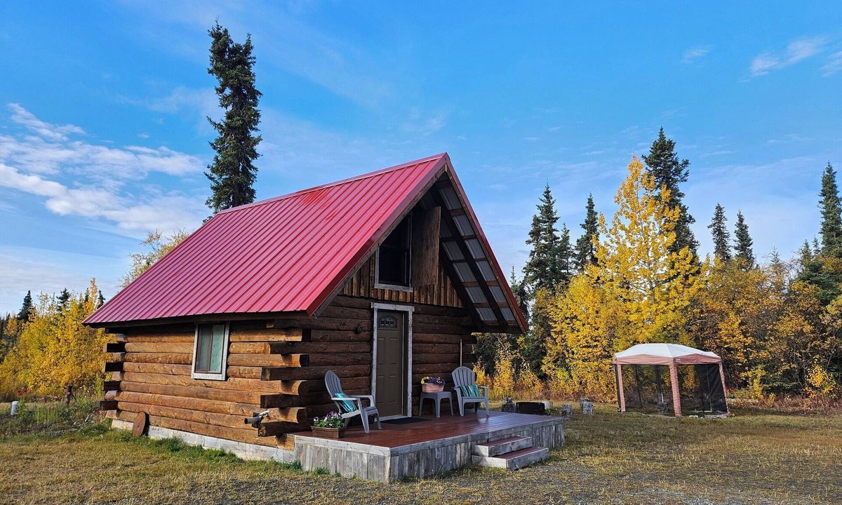 Slana Cabin | National Park Stay: Comfortable cabin in Alaska's wilds, lakes, hikes. Pets OK!