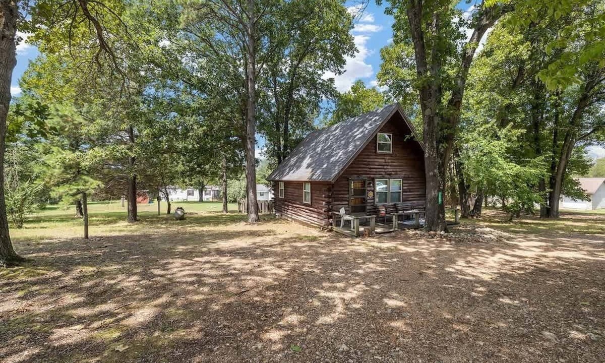 Golden Cabin | Nature's Nook - Fire Pit & Near Fishing & Golf