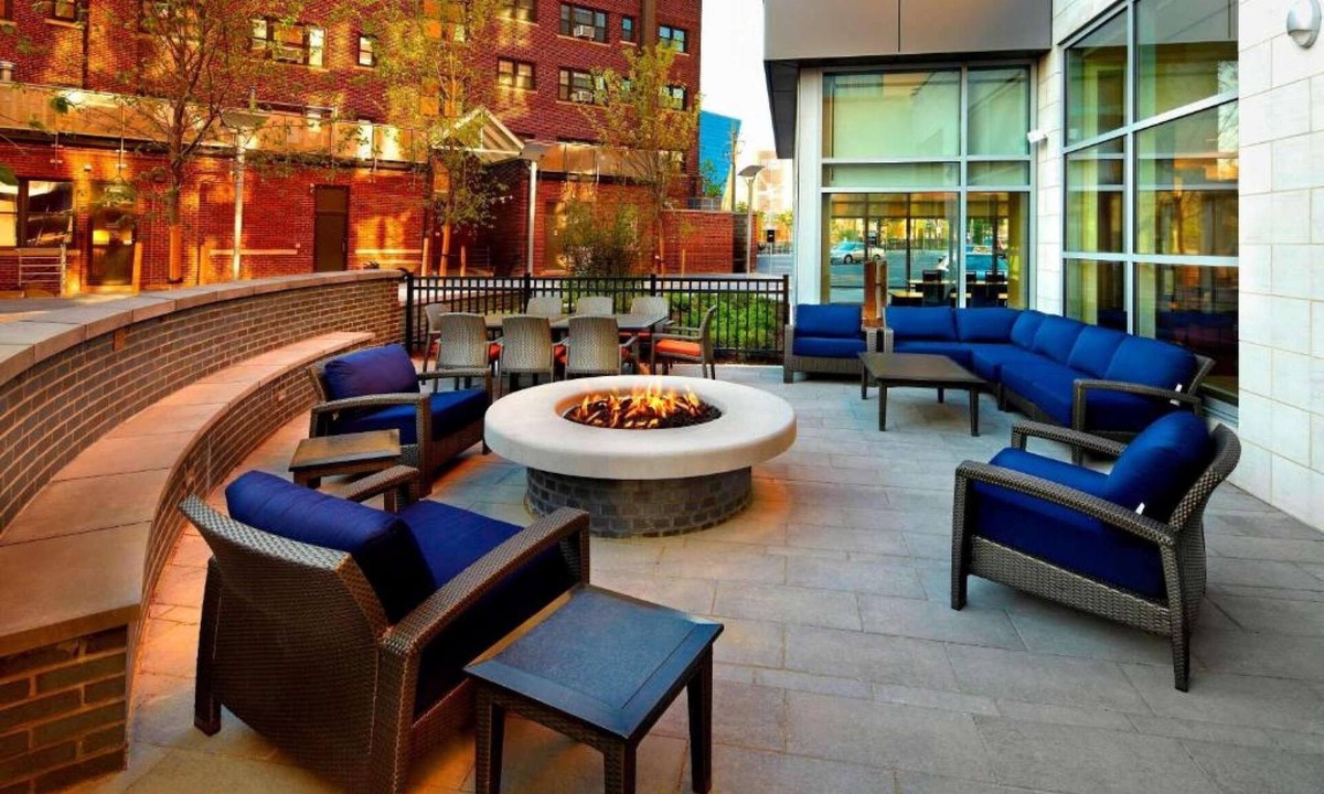 University Circle Hotel | Near Cleveland Clinic | Bistro + Free Shuttle