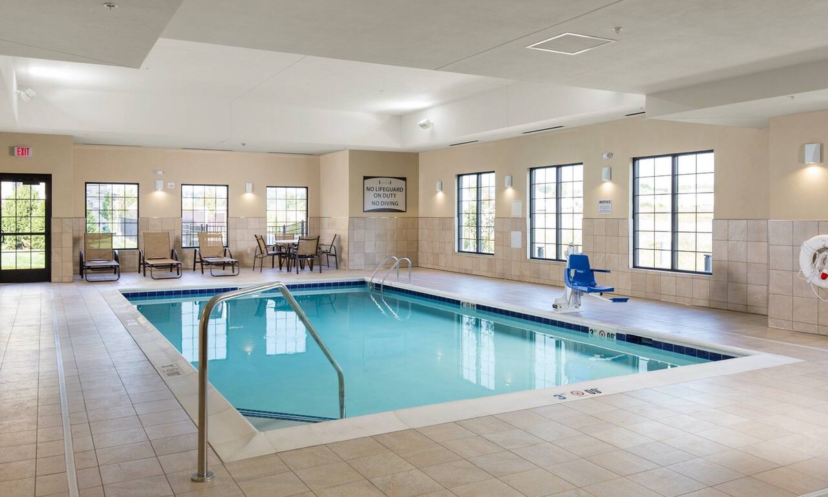 Polaris Apartment | Near Ohio State University! Free Breakfast Buffet & Pool Access!