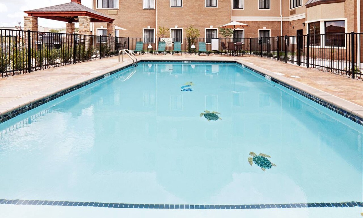 Oklahoma City Condo | Near Quail Springs Mall | Free Breakfast. Pool Access.