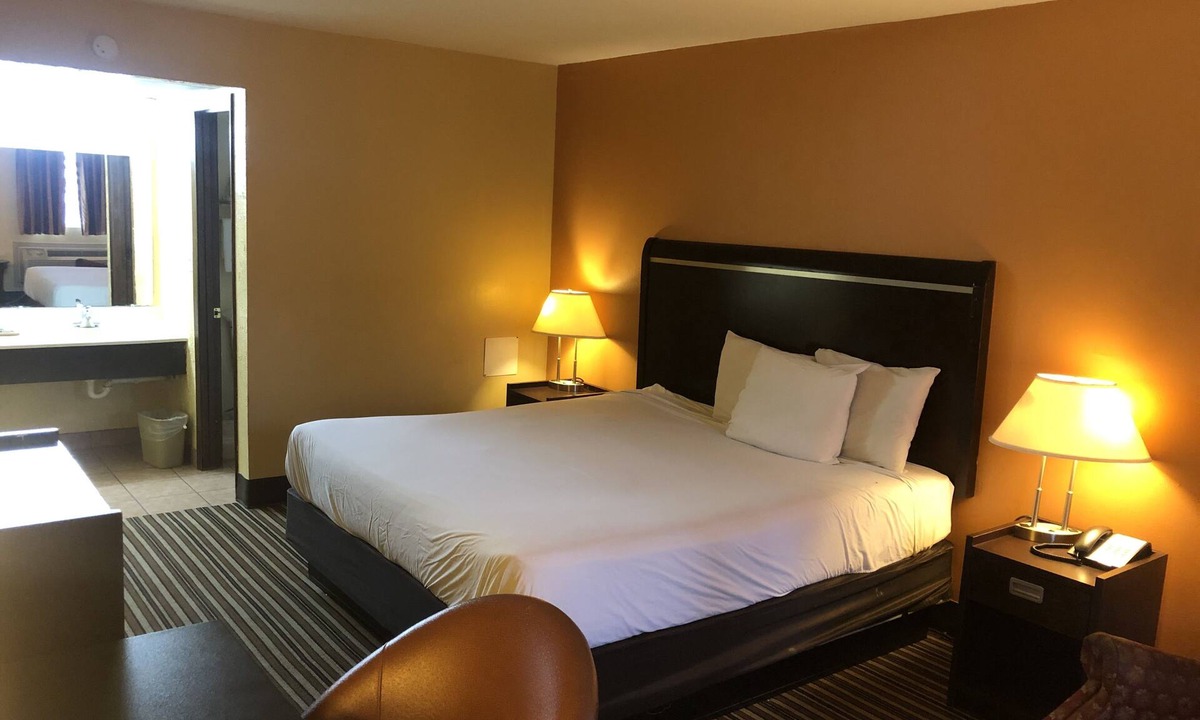 Dodge City Hotel | Nendels Inn & Suites