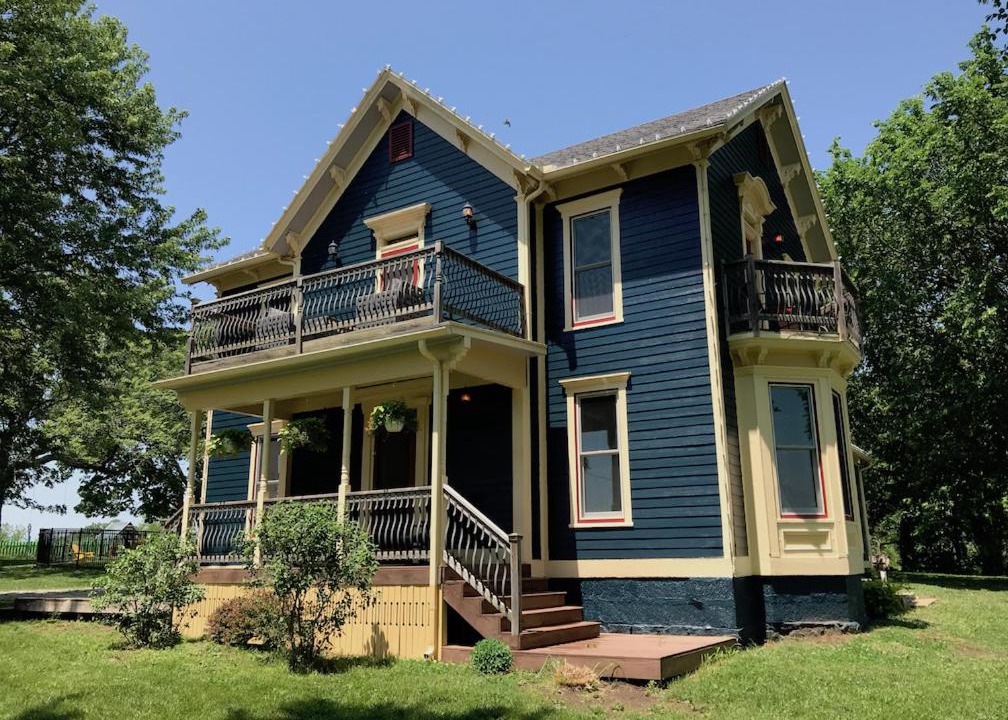 Fontana Bed & Breakfast | Netherfield Natural Farm