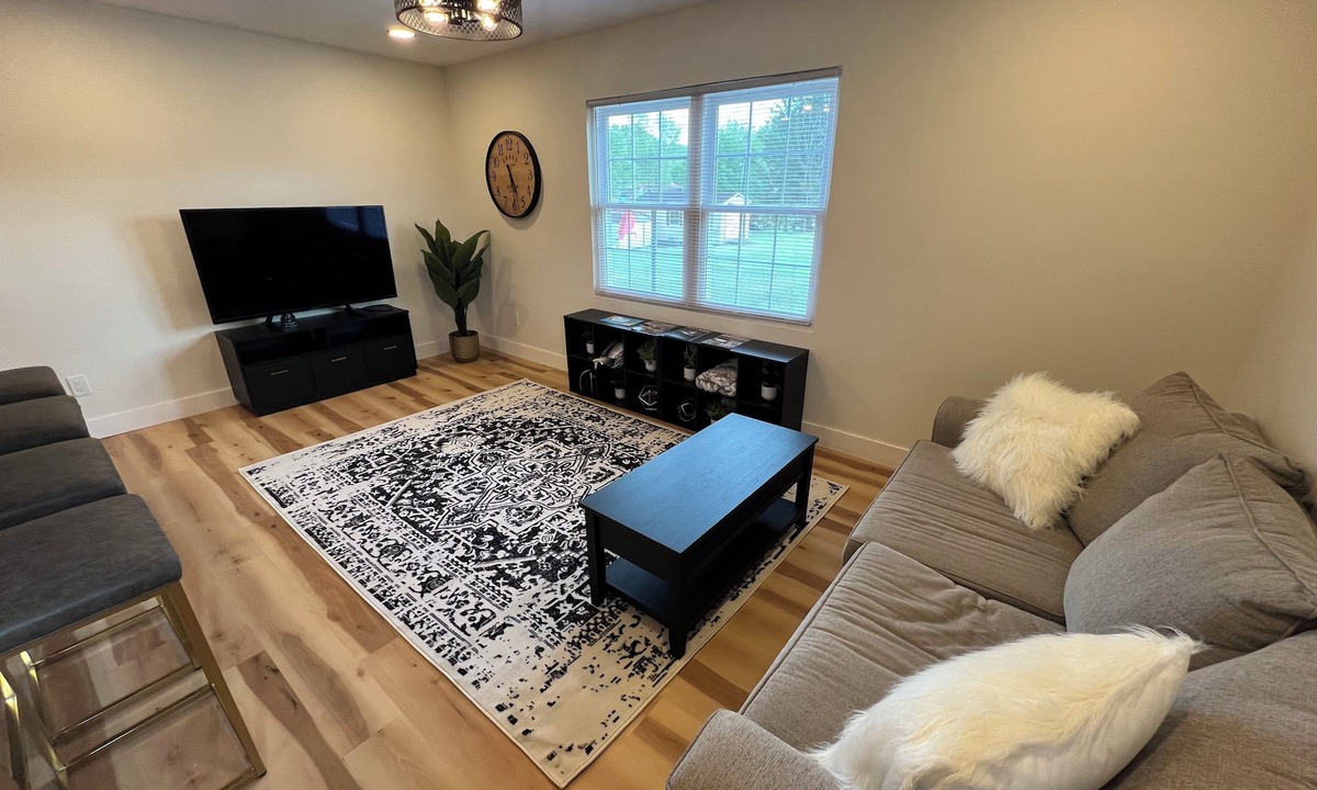 Teays Valley Apartment | New buildout in the heart of Teays Valley & Hurricane. Private and convenient.