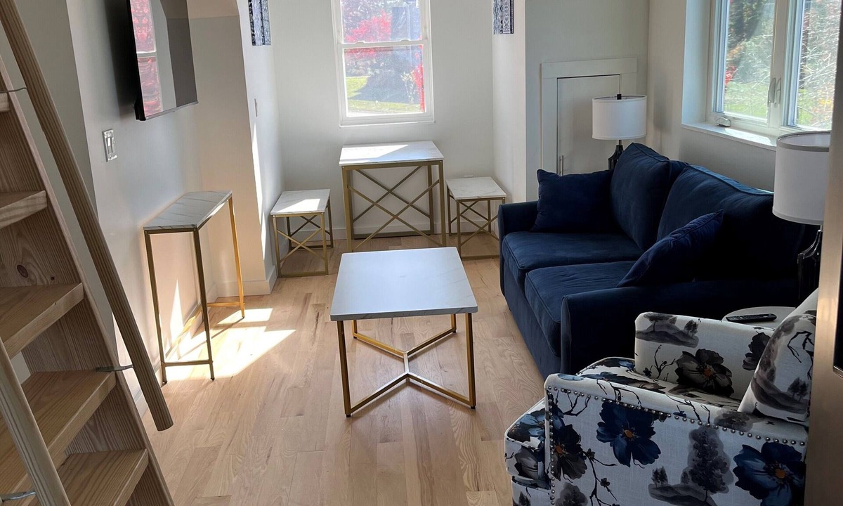 Wildwood Apartment | New charming 2-bedroom treetop apartment with WiFi, AC, playground, garage.
