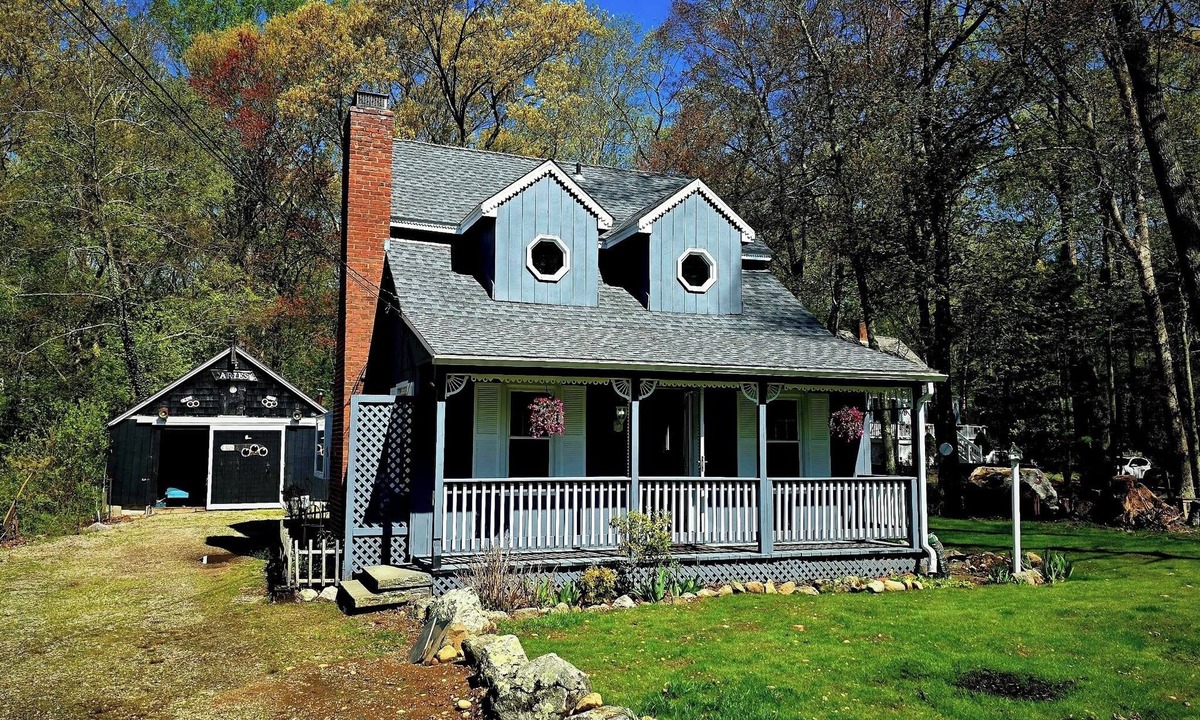Clinton House | NEW Coastal Cottage 2 Miles to Beach + Lake Access