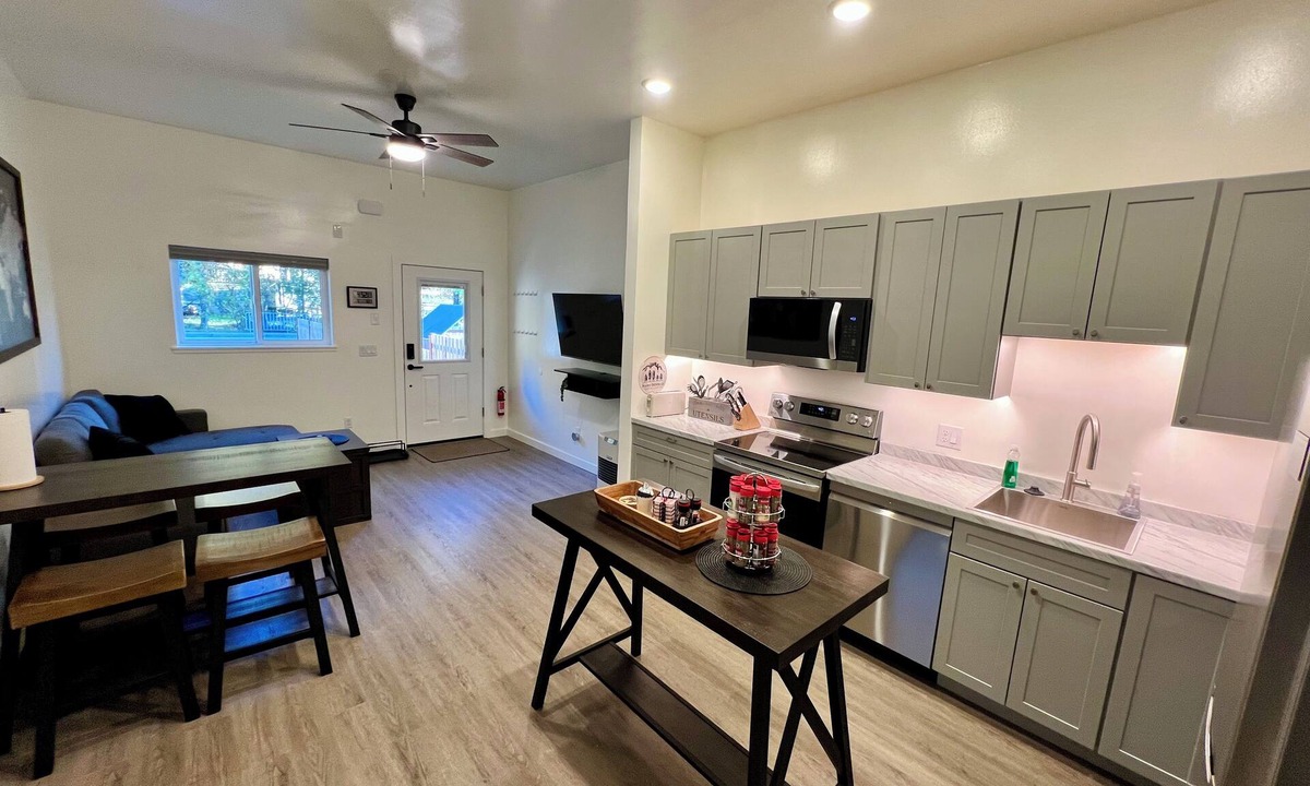 Downtown Skagway House | New Cozy & Modern 2-Bedroom Guesthouse in Charming Skagway