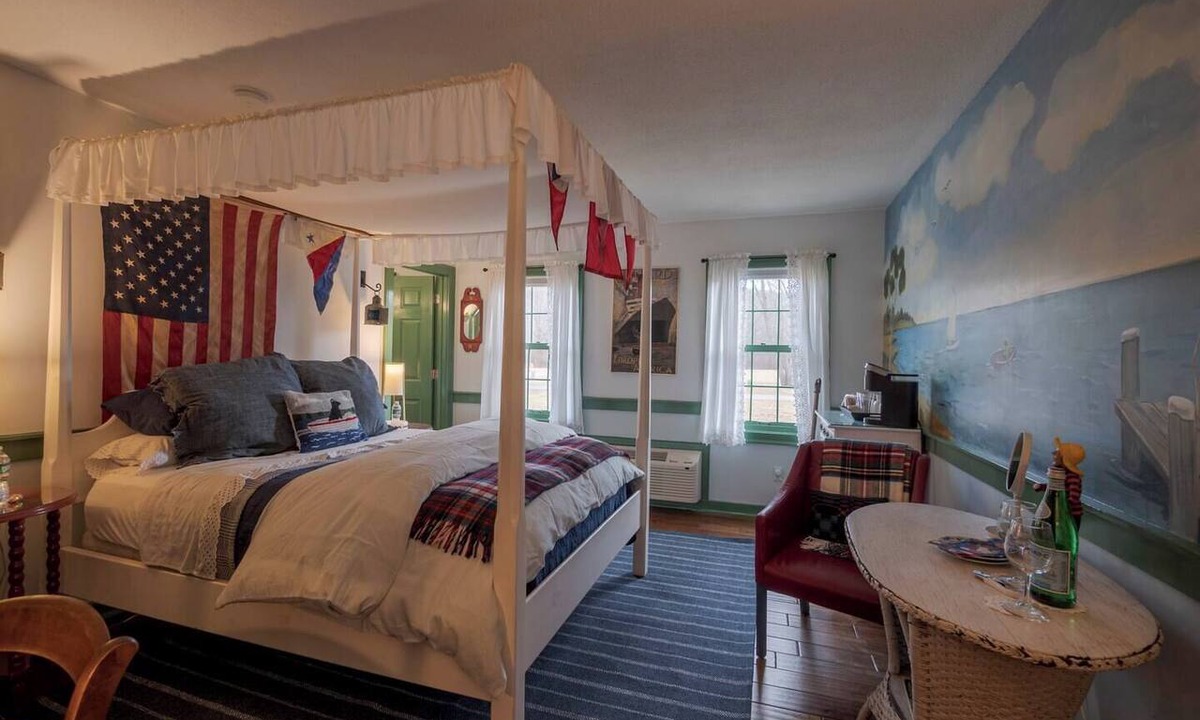 Stonington Apartment | New England Hospitality at the Carriage House Mystic Vacation Rentals LLC