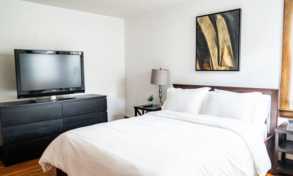 Nashua House | -NEW Entire Home - Sleeps 11 - 45 Mins to Boston-