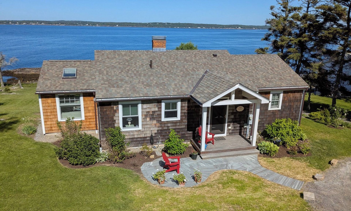 Pemaquid Point House | New Harbor/Pemaquid Point Oceanfront Cottage