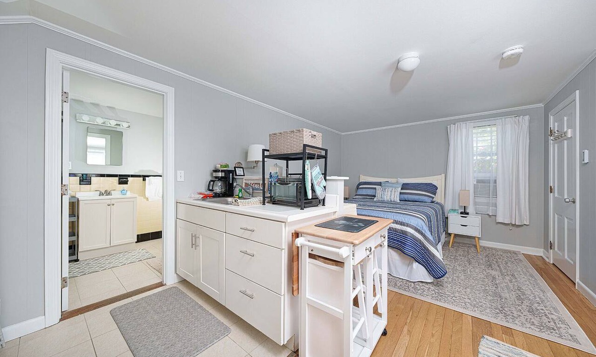 Hyannis Apartment | [New Listing] Cozy Studio near the Beach and Main Street - Captain Gosnold - M5